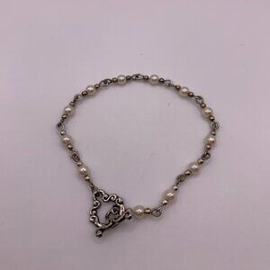 #124 Sweet faux pearl silver tone bracelet